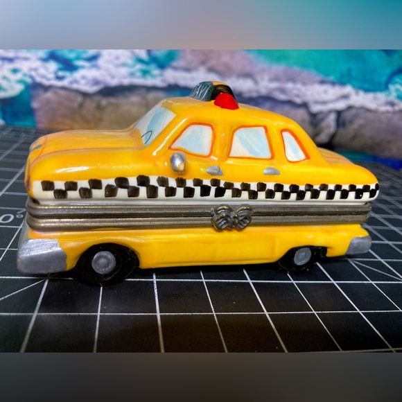 RARE Vintage Yellow Taxi Cab Limoges Style Hinged Trinket Box - Picture 12 of 15